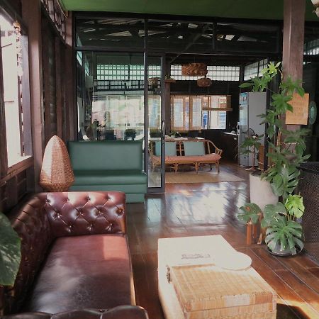 Non House Bangkok บ้านนอนโฮสเทล ภายนอก รูปภาพ