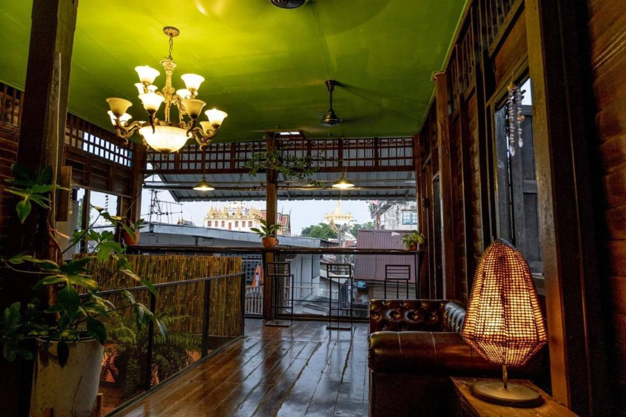 Non House Bangkok บ้านนอนโฮสเทล ภายนอก รูปภาพ