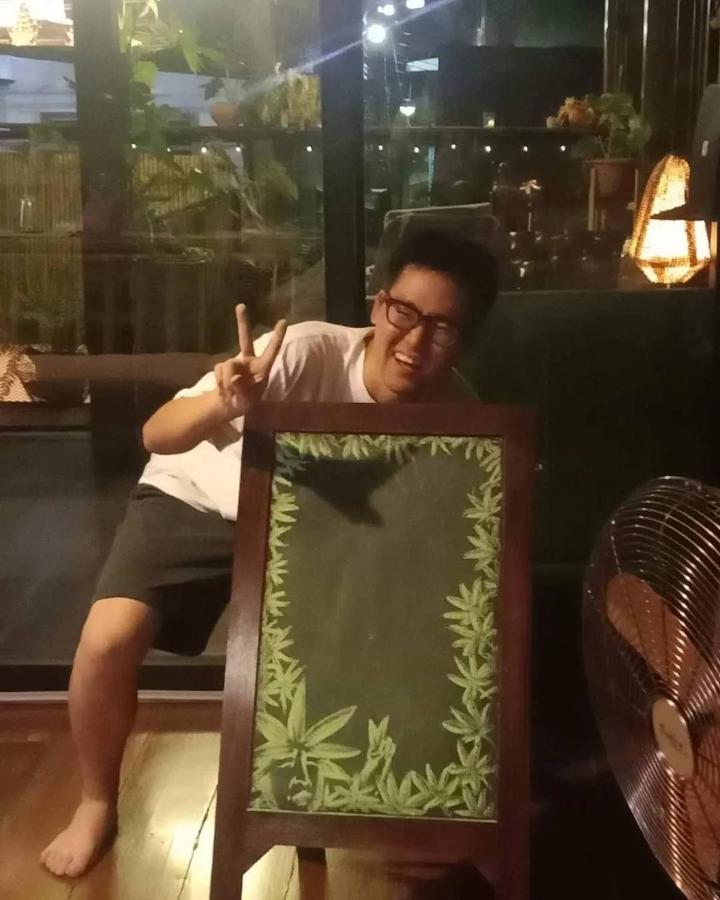 Non House Bangkok บ้านนอนโฮสเทล ภายนอก รูปภาพ